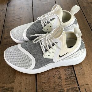 Nike Women's Sneaker - Size 9.5